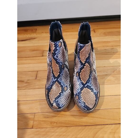 Blondo Waterproof Snake-Embossed waterproof Leather Boots Booties 5.5 - Picture 2 of 7